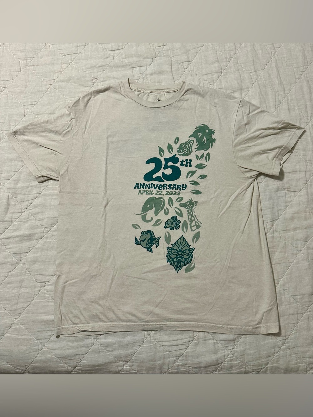 Disney’s Animal Kingdom 25th Anniversary Short Sleeve Tee Large